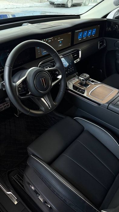 Hongqi E-HS9 Flagship