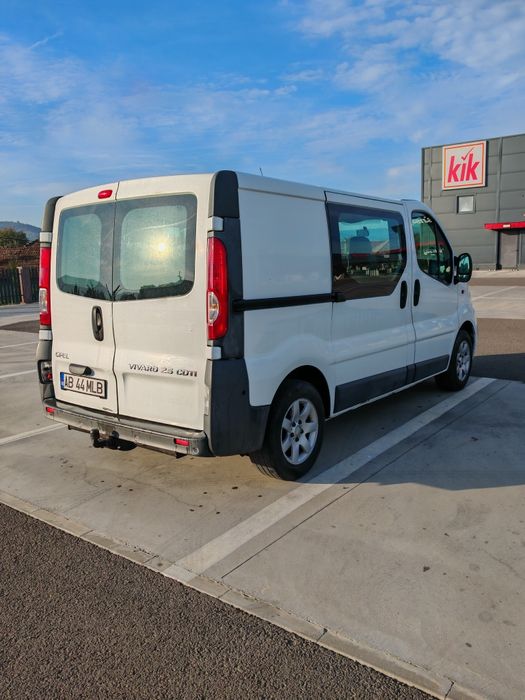 Vând Opel Vivaro 2.5 CDTI 150 CP