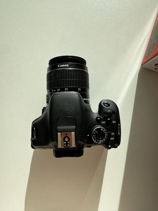 Canon EOS 600D + EF-S 18–55mm II китов обектив.