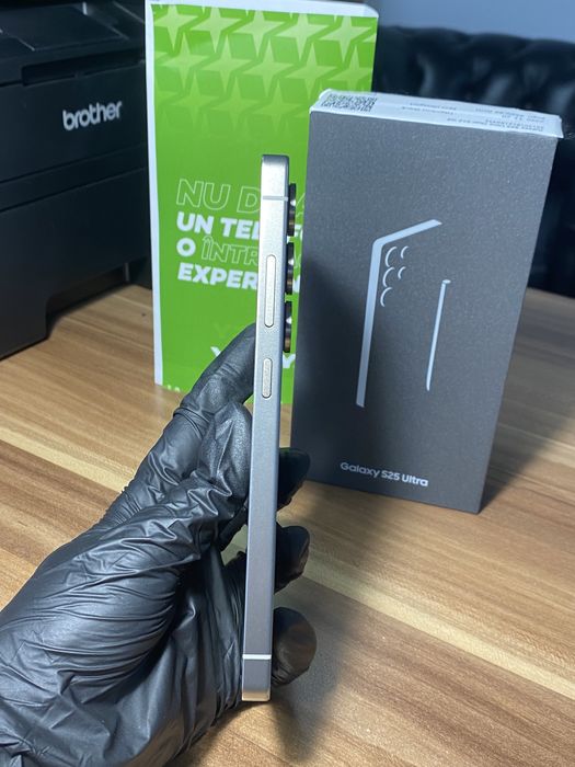 Samsung Galaxy s25 ultra • 512 GB • Titanium Black