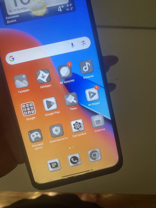 Продам телефон рабочий , но менять заднюю панель