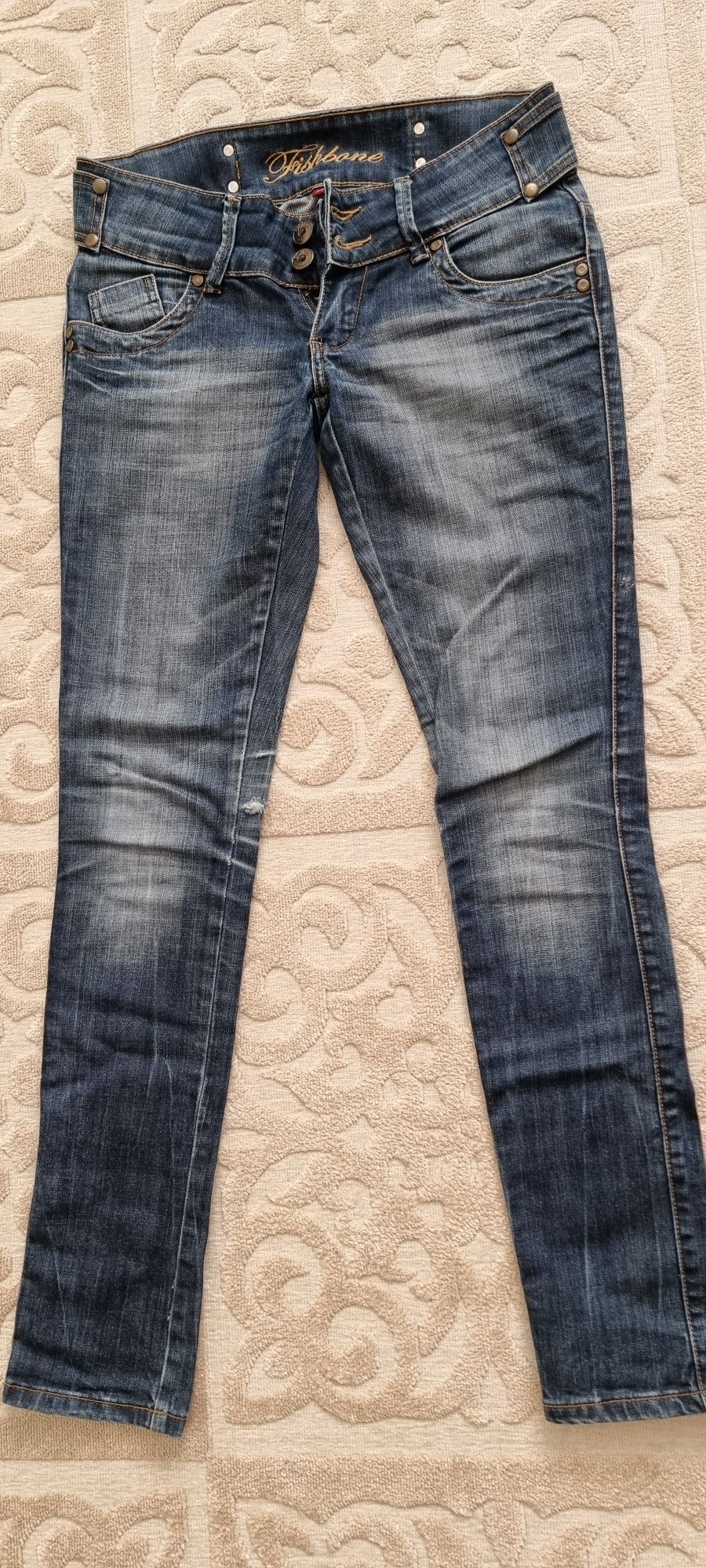 Продам джинсы 2 пары размер 27