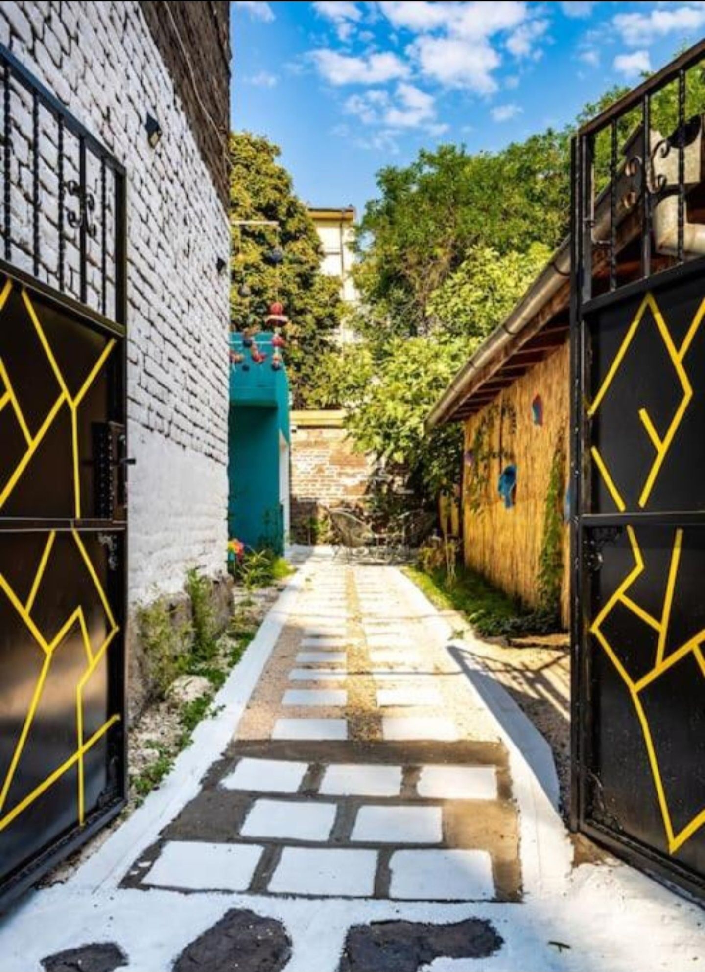 Продажба на двустаен апартамент с двор в в Пловдив Стария град