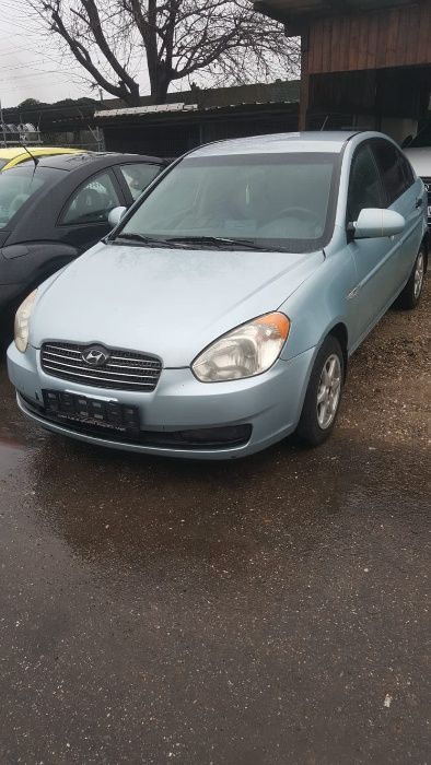 Dezmembrez Hyundai Accent 1.5 benzina an 2008 cod motor D4FA