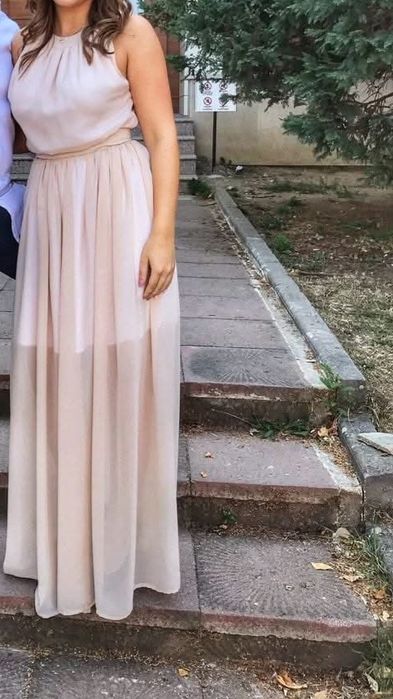 Официална рокля в светло бежово с полу гол гръб