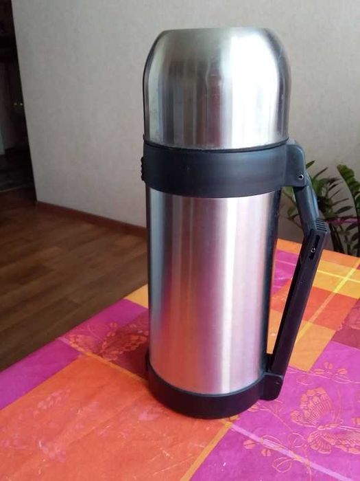 Термос с  широким горлом. 1,5 литра. Фирма Linyan.