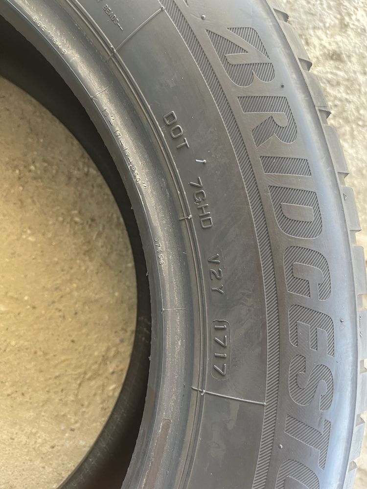 225/60R18 Bridgestone BLIZZAK LM001