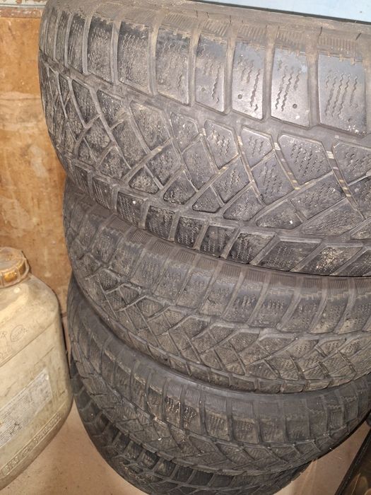 Гуми зимни 215 65 16С