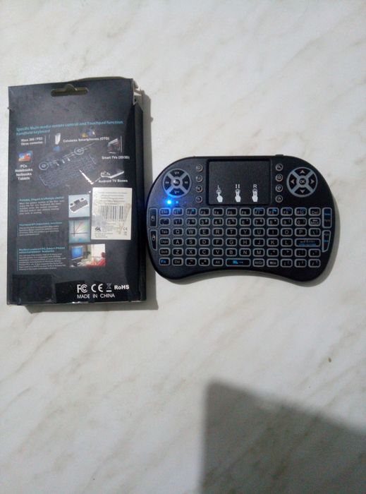 Mini Tastatura Wireless Iluminata cu Touchpad, Reincarcabila