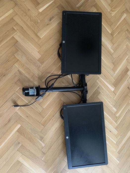 2 монитора HP P223+ поставка за бюро