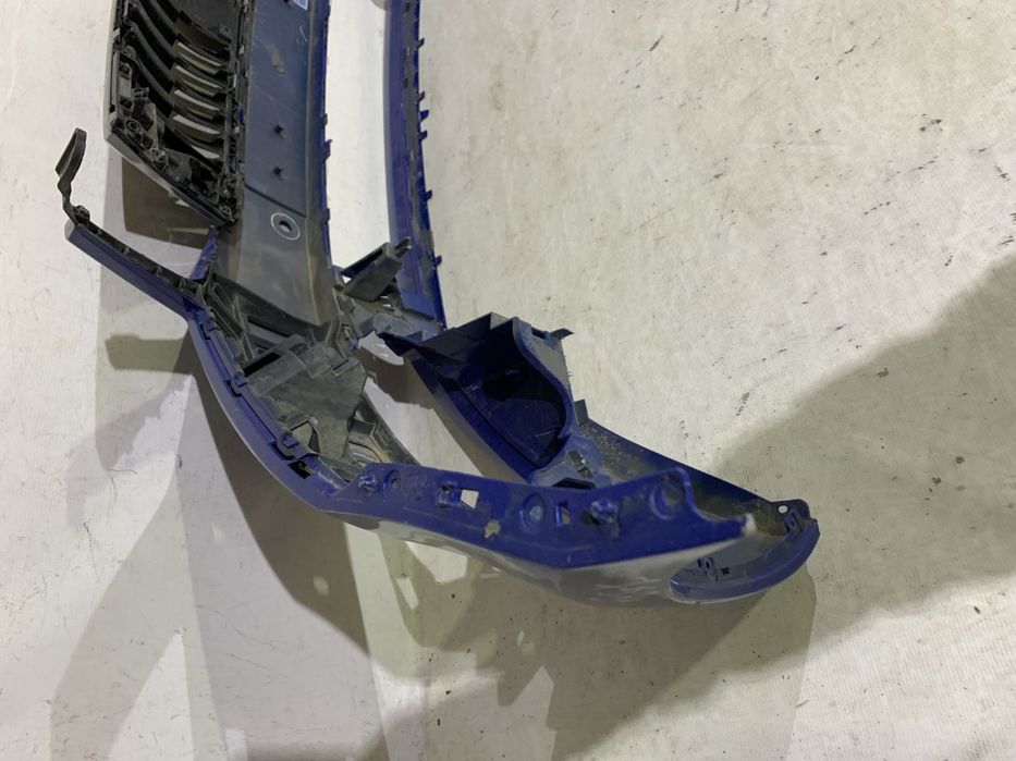 Bara fata Skoda Octavia 3, facelift, 2017, 2018, 2019, 2020, cod origine OE 5E0807221N, cu gauri pentru spalatori faruri si senzori de parcare.