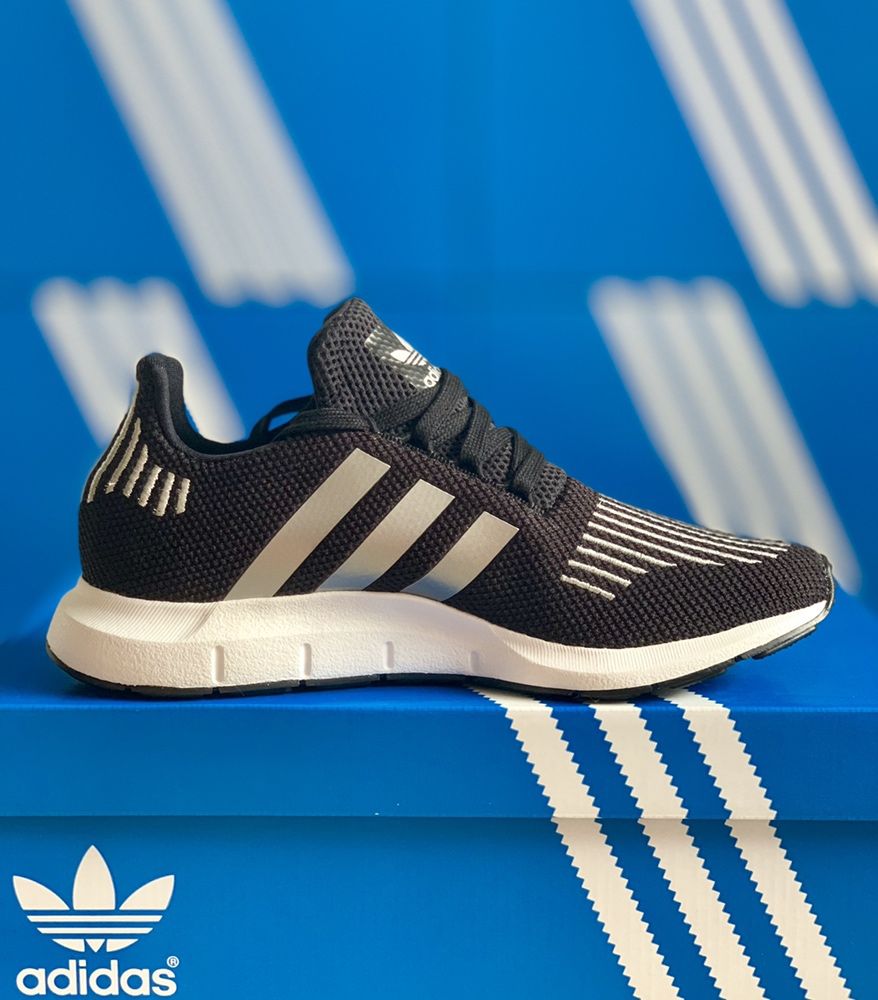 38 Adidasi Dama Adidas Swift Run, Noi, Originali