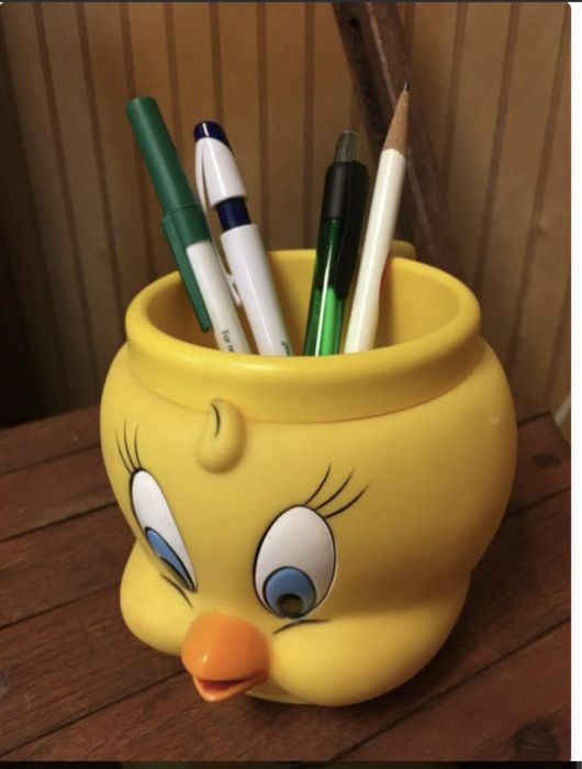 Керамическая кружка для концелярии и для ручек и карандашей.