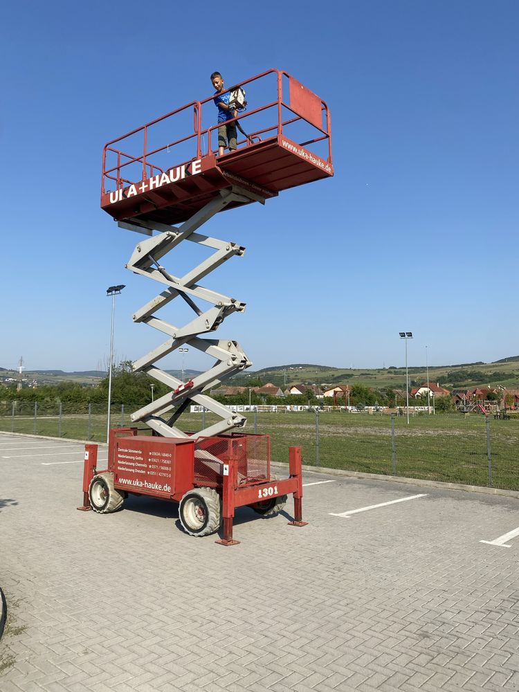 De inchiriat nacela 4x4 electrica