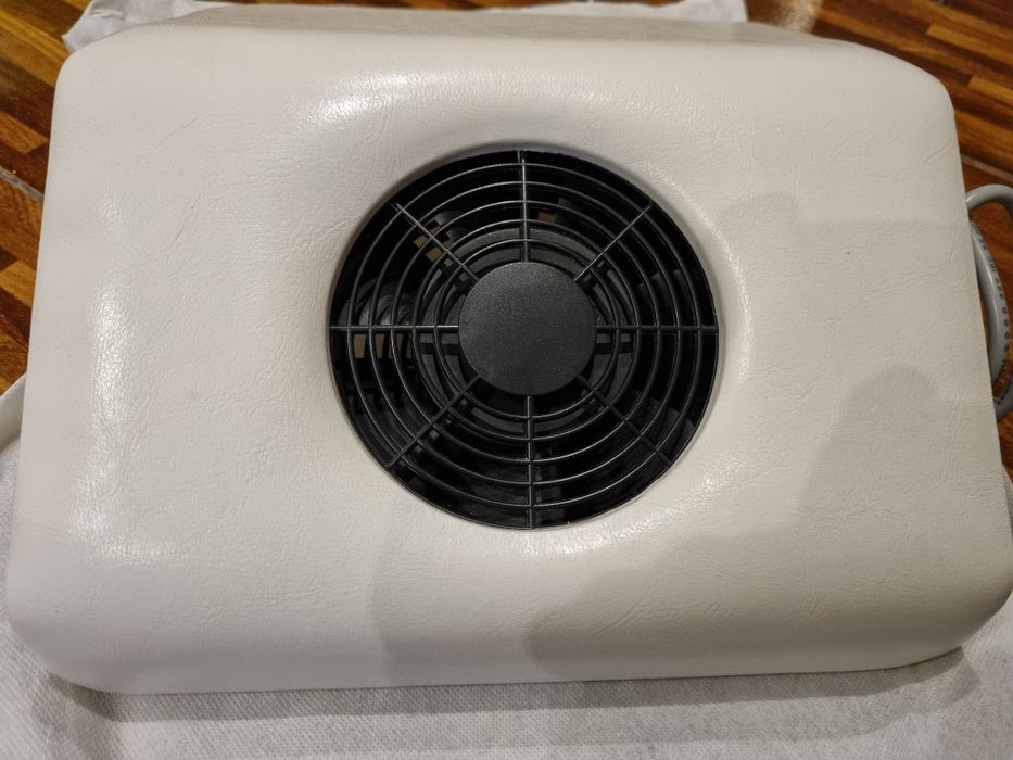 Aspirator praf unghii Pretty Nails nou.