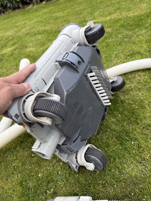 Aspirator automat pt piscine mici