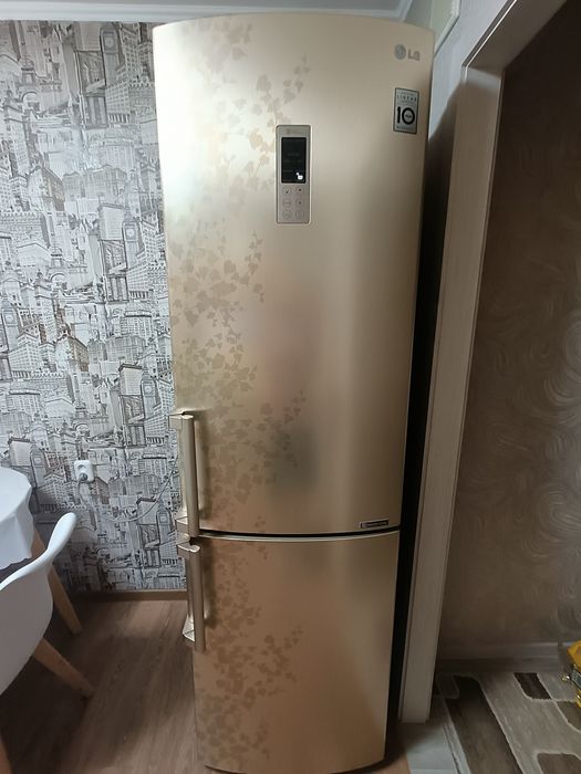 Продам холодильник LG