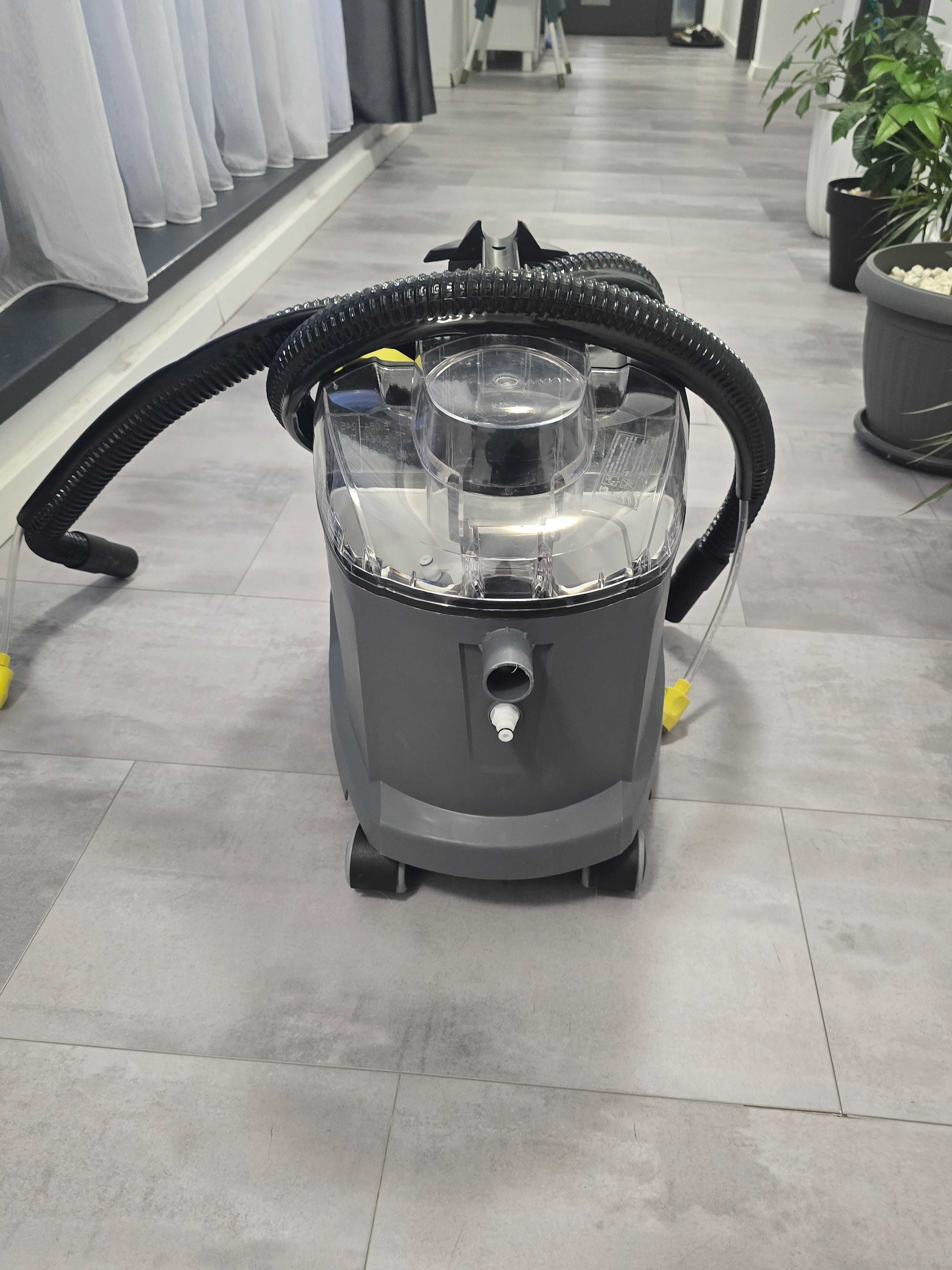 Aspirator profesional KARCHER