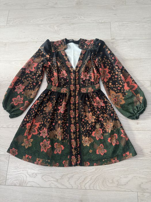 Неверотна рокля.Много запазена