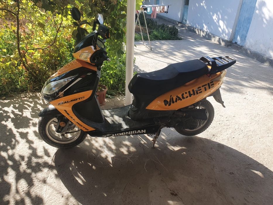 Скутер бензин. Skuter benzin.