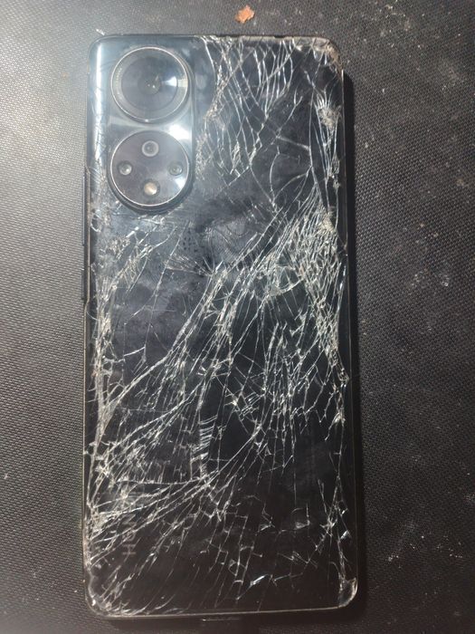 vând telefon  HONOR 50 pentru piese