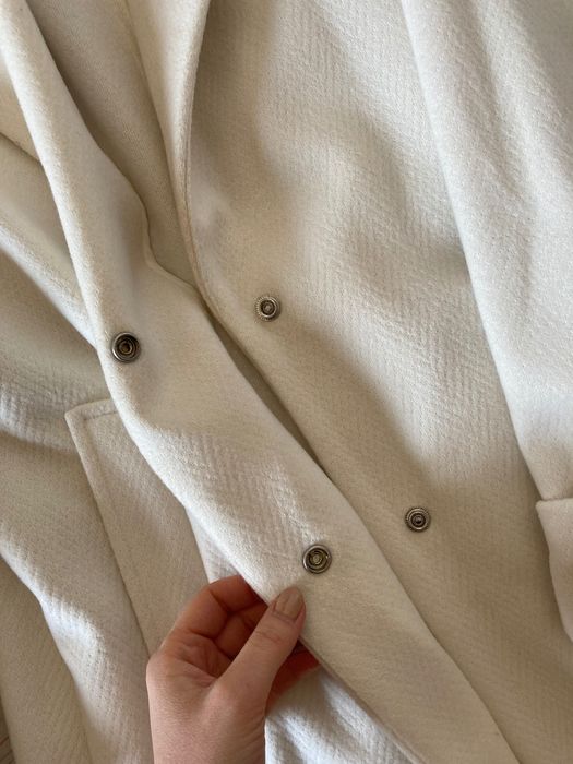 Палто Bershka бяло/кремаво