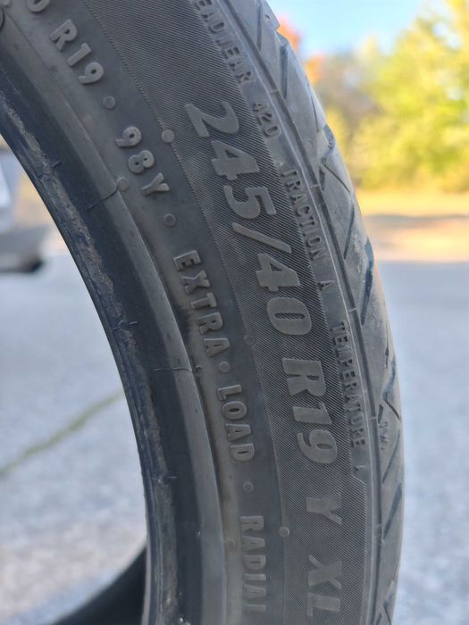 245/40/19 летни гуми 2бр