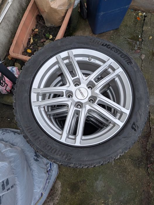 Roți iarnă Dezent 17" KBA 51743 cu anvelope Bridgestone 215/55 R17 98H