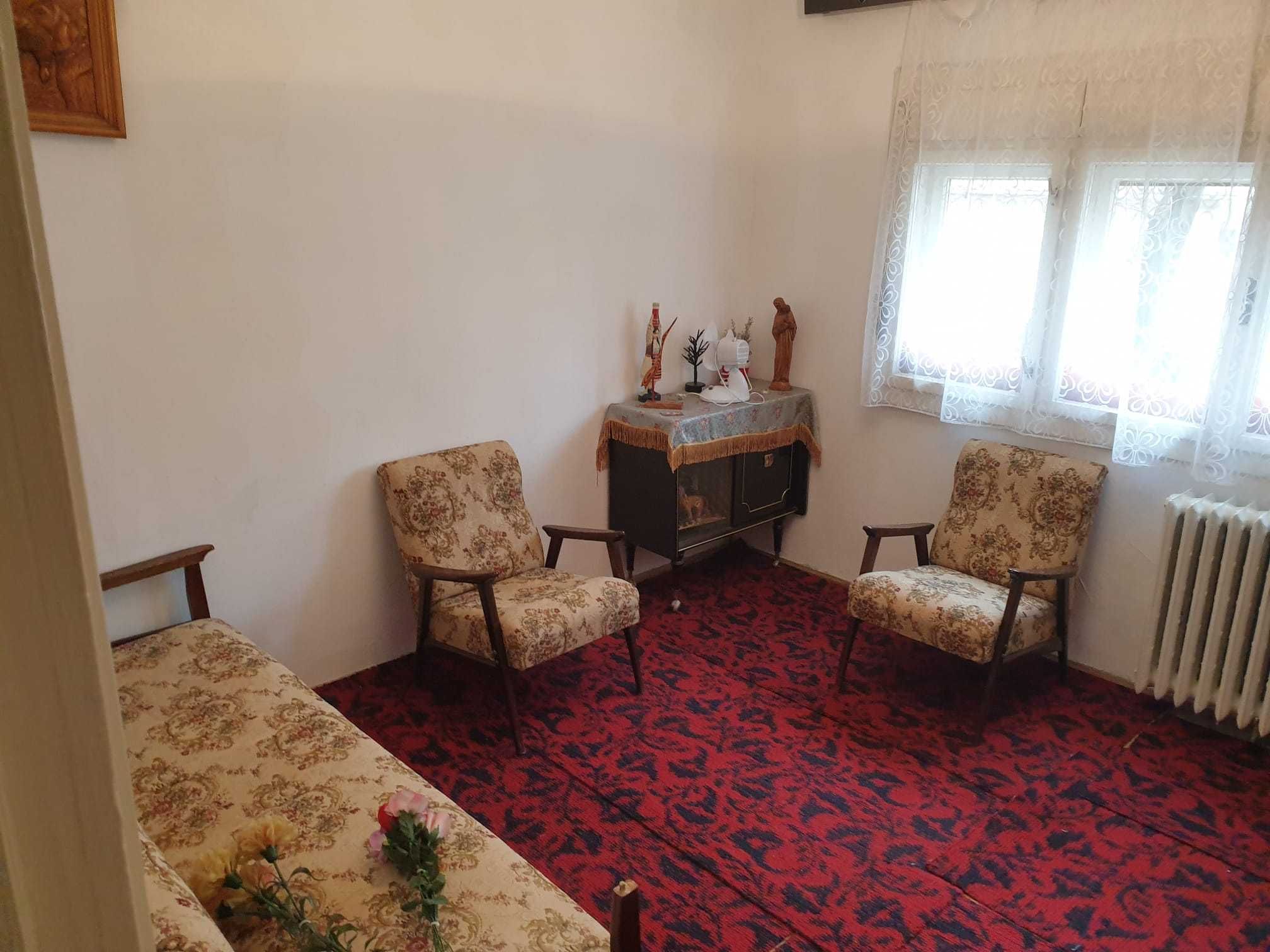 Inchiriez apartament 2 camere decomandate zona Uta la parter