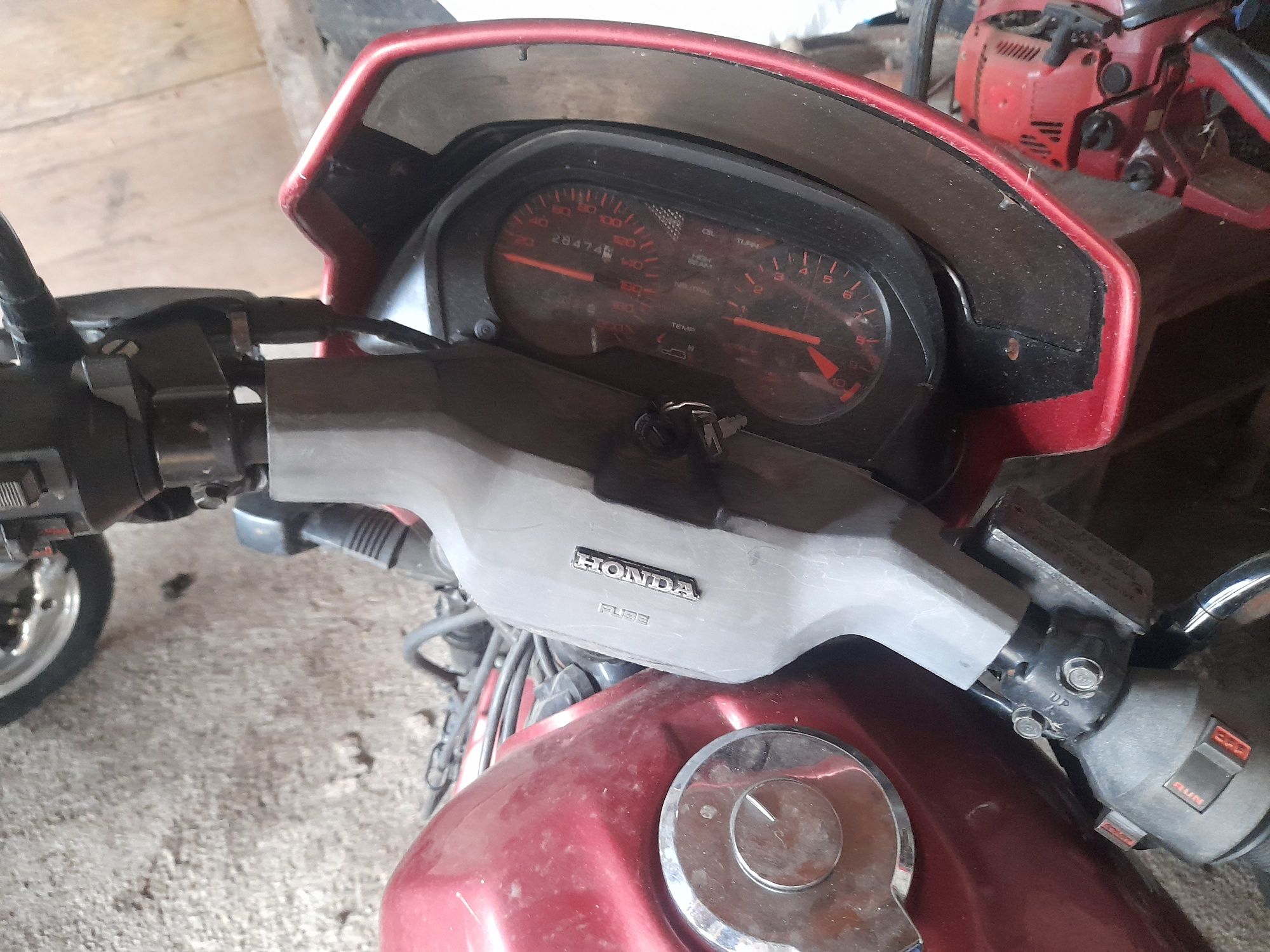 Vând motocicleta Honda Vt 500 cm