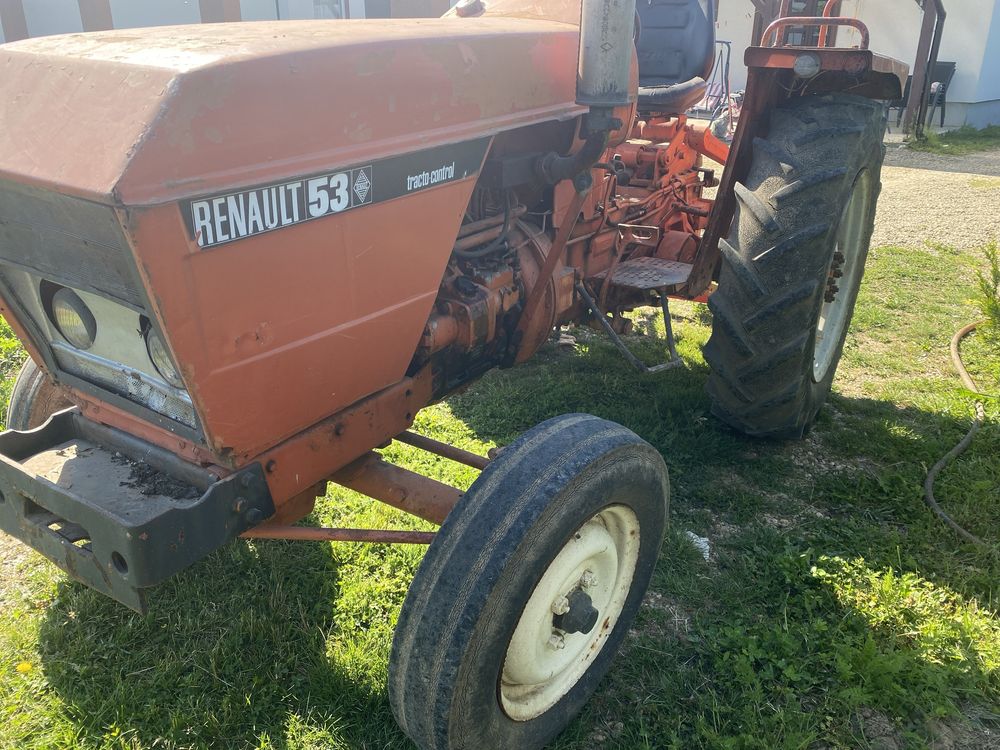 Vând tractor Renoult 53