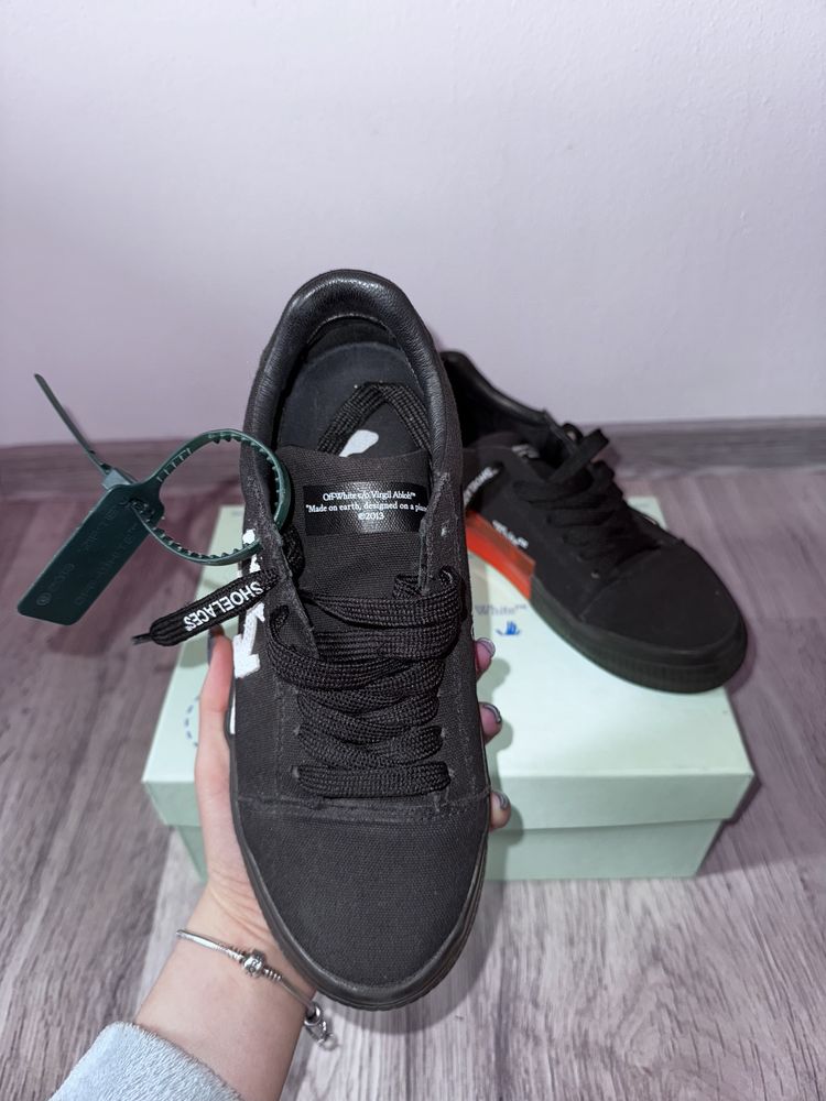 Off-White Low Vulcanized