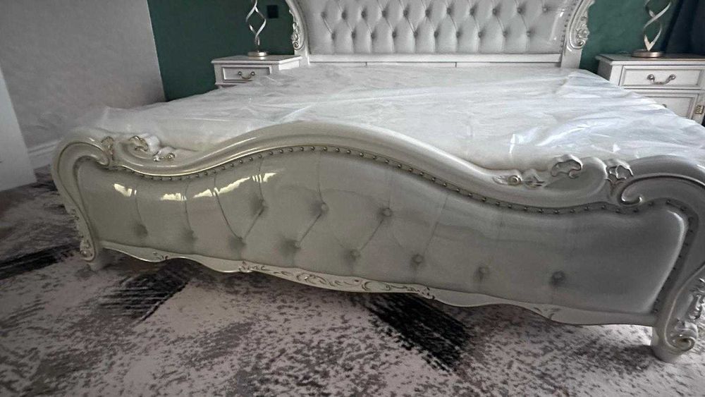 pat si noptire lemn masiv alb auriu