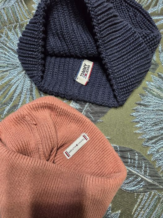 Căciuli hilfiger și Tommy,  mărime universala,  preț 60 roni amândouă