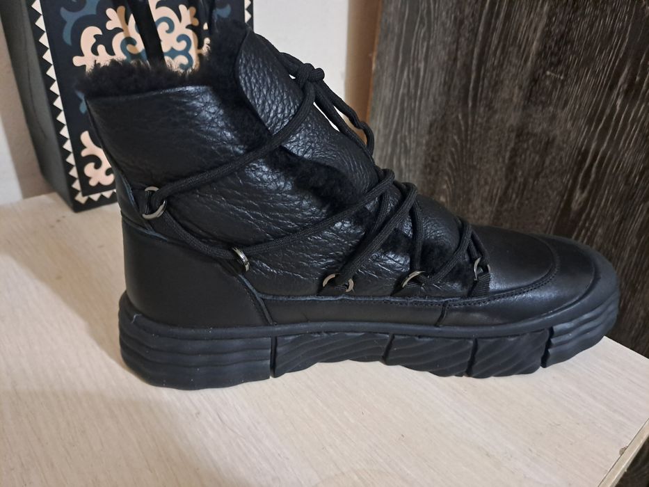 Продам новые женские ботинки мех цигейка