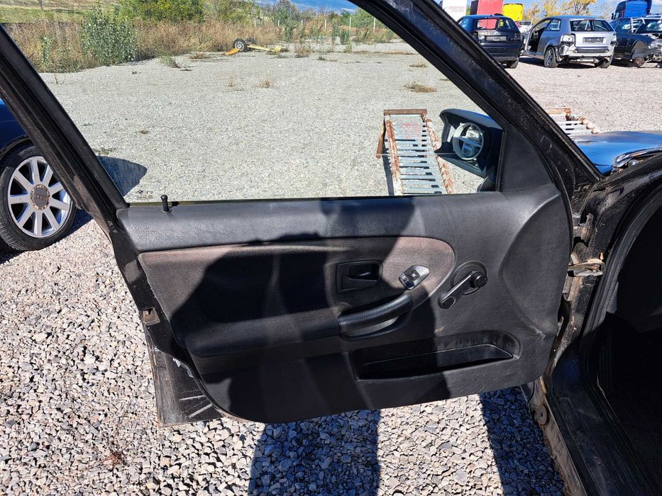 BMW e36 седан 318i автоматик на части, бмв 318i, черно, 1994, София