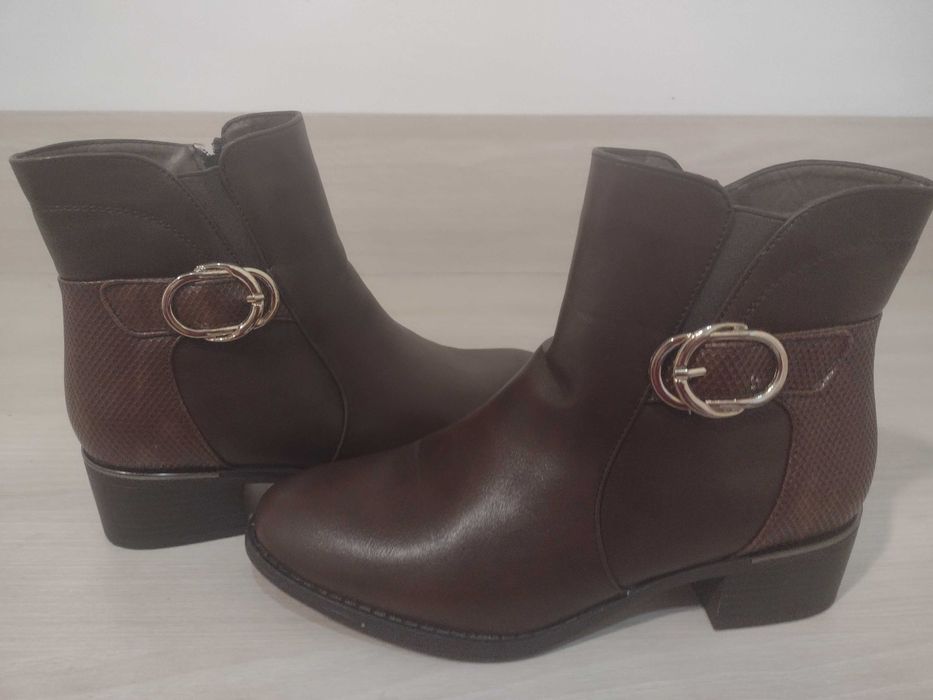 Vând botine noi imblanite