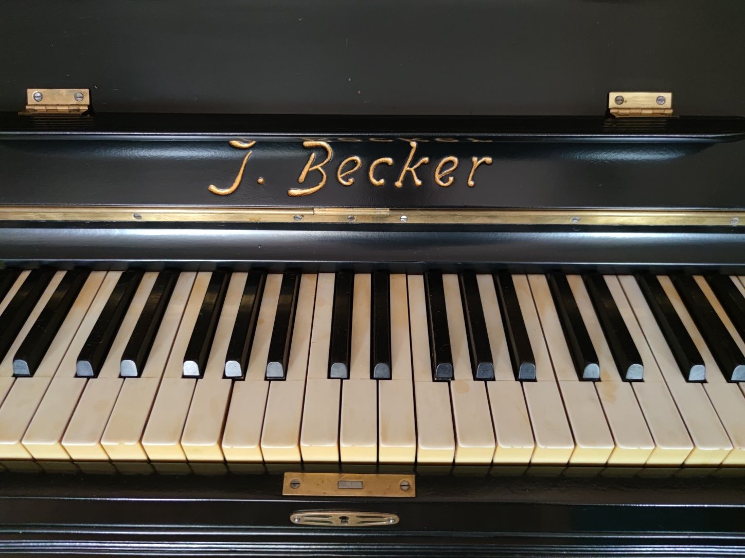 Пианино антикварное Becker