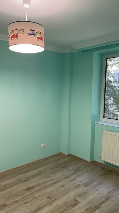 Vând apartament 4 camere etaj 1