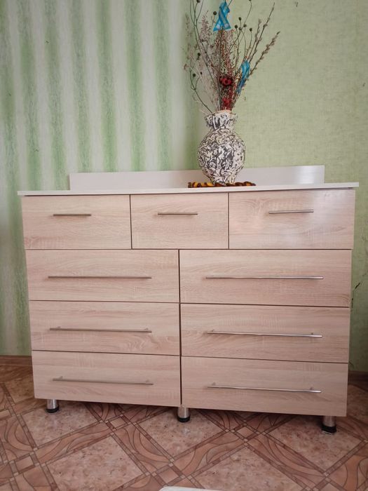 Продам тумбочку.