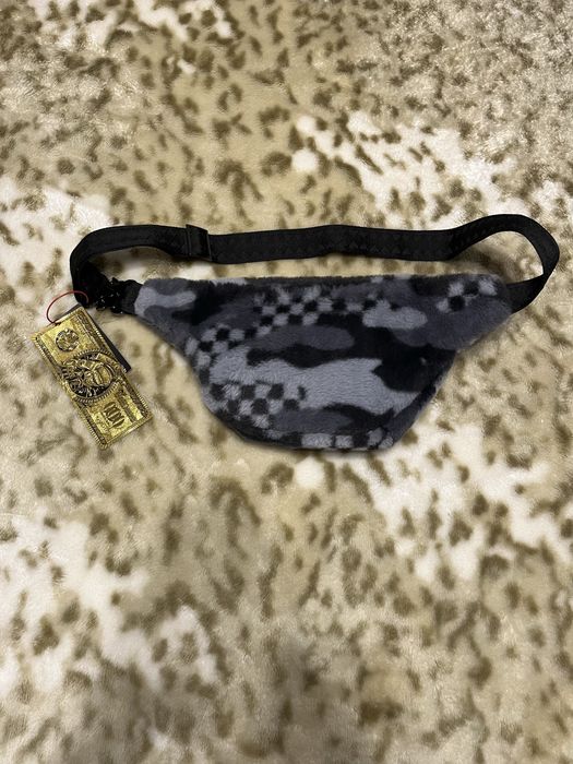 Продавам чантичка на Sprayground