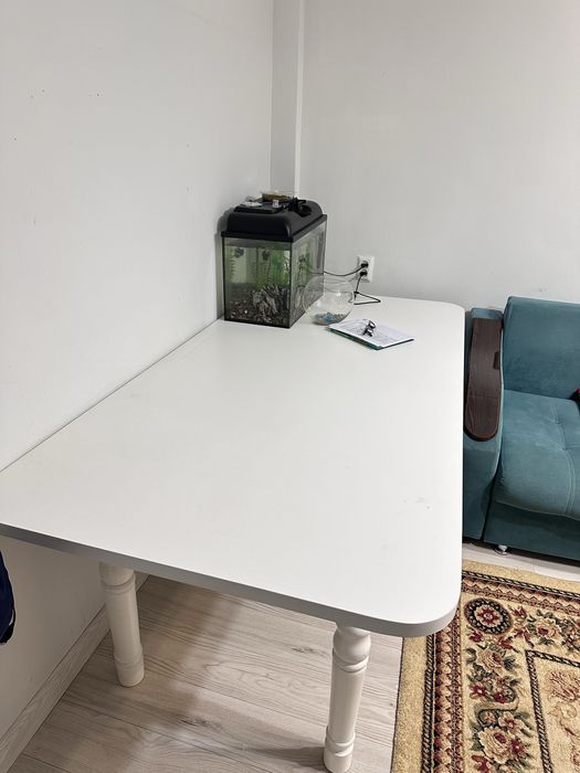 Стол белый, два метра