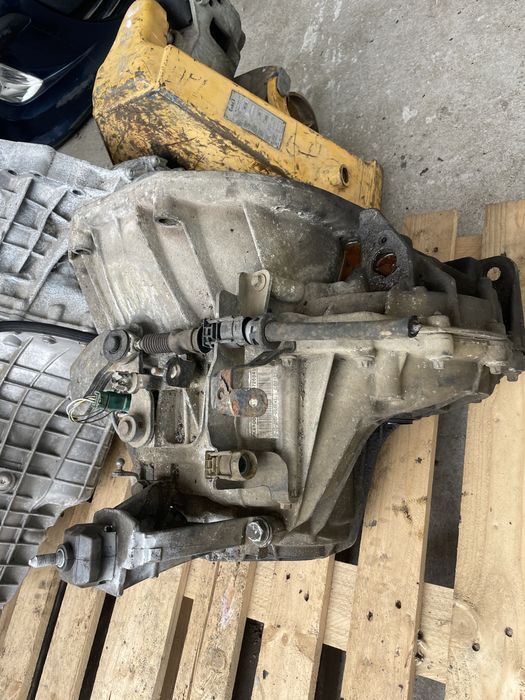 Cutie viteze Renault 2.0dci 6 trepte cod8200726841 cod8200562302