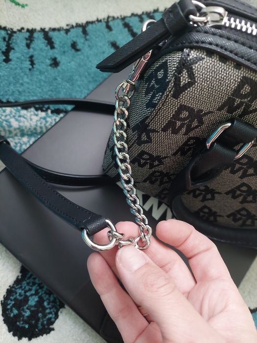 DKNY малка чанта с кард холдър