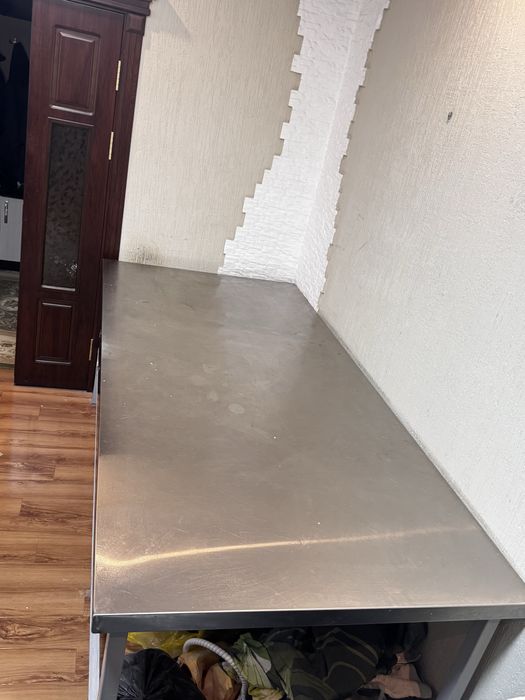 Стол не ржавеющей.   Размер 110/230