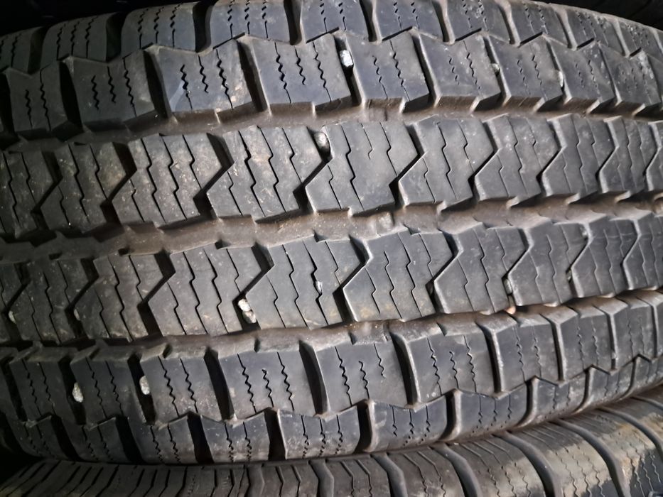 Anvelope second iarna 225 75 R16C Continental