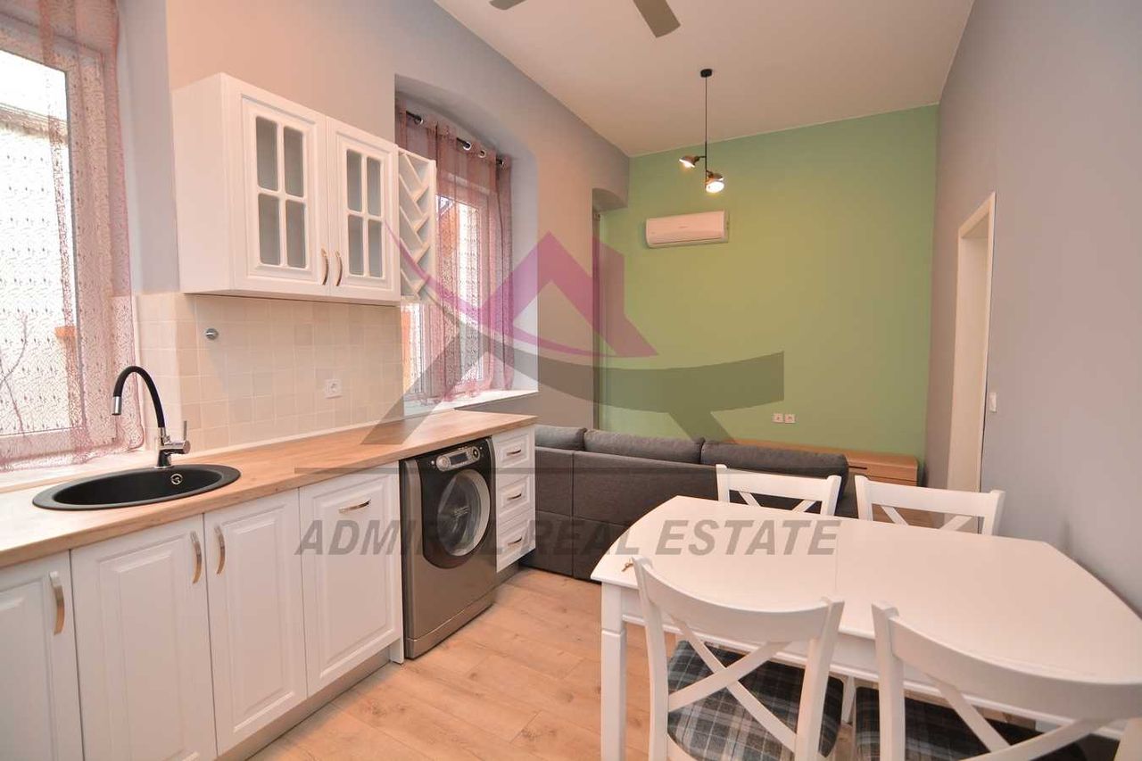 Дава се под наем Четиристаен апартамент в Варна, Център - 100 кв.м за 890 € - Снимка #1