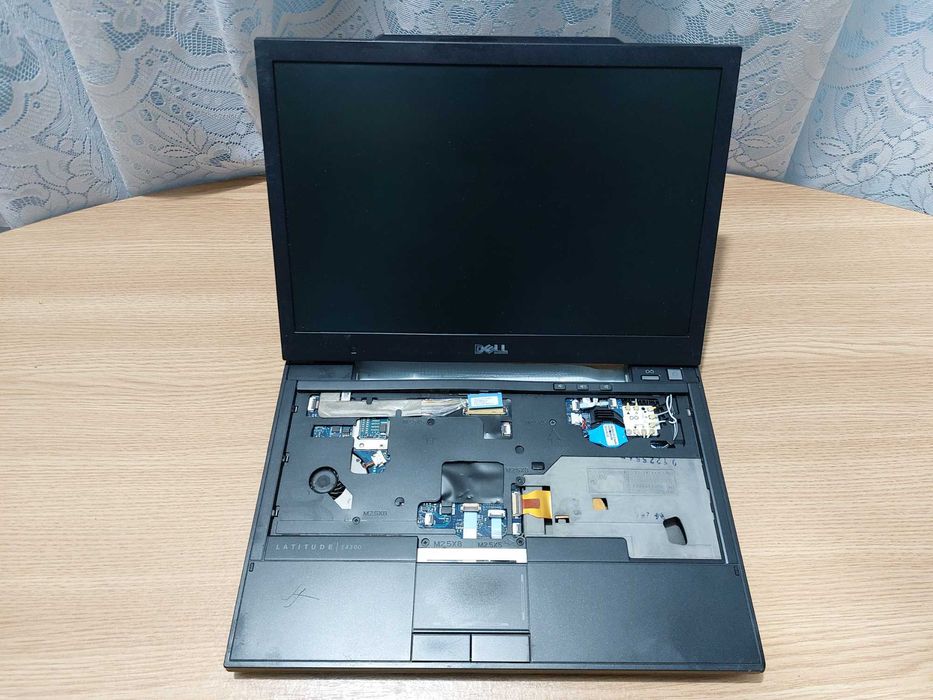 Dezmembrez Laptop Dell E6400 si E6510 si E4300 si HP 2530p