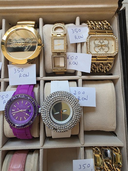 Vând ceasuri de dama