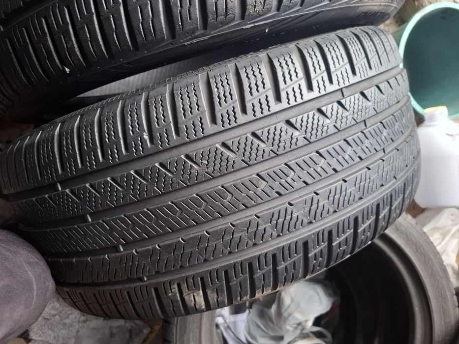Vand 2 anvelope 225 40 18 bune de iarna dot 2023